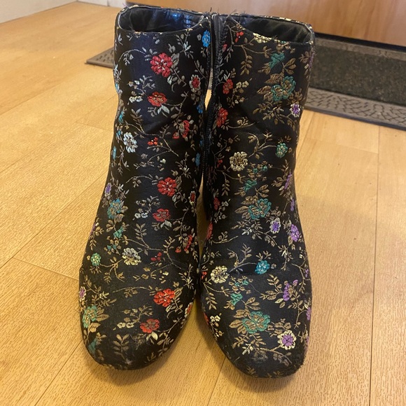 Black Detailed Ankle Boots - Picture 2 of 2